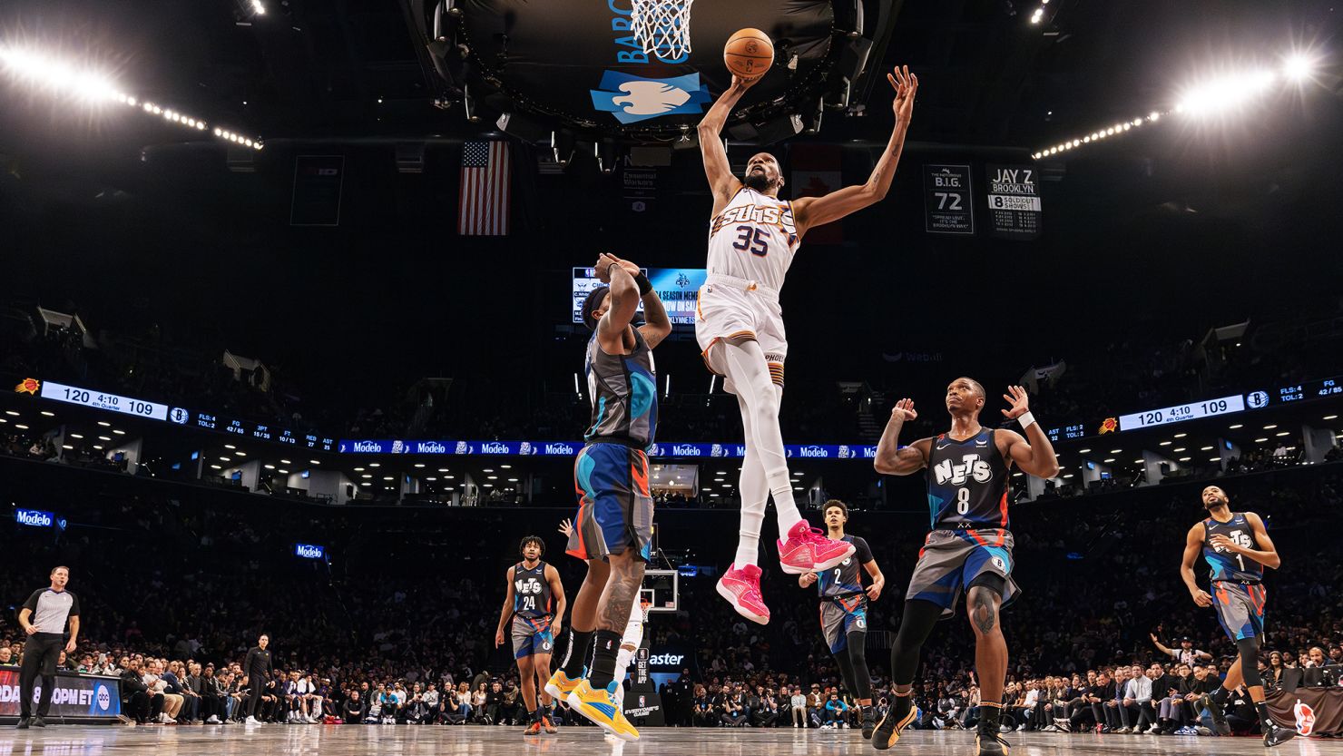 围绕着莱万与凯恩的转会传闻大家觉得拜仁会同意吗？