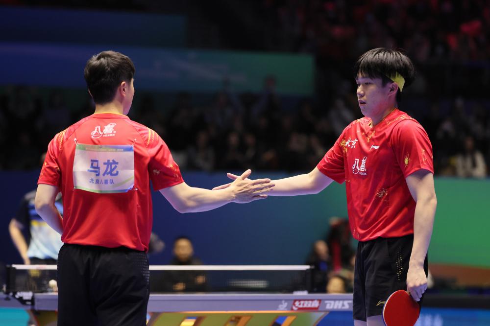 足球报：浙江队花4亿是谣言；韦世豪、李磊先后来做康复